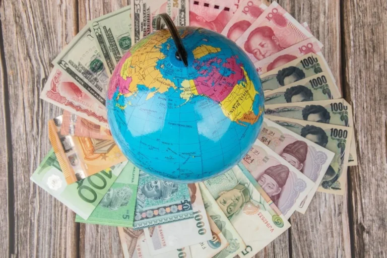 Bunga Biaya Hidup Menghantui Dunia: Utang Global Cetak Rekor Rp6,6 Kuintiliun, Warga Eropa Turun ke Jalan