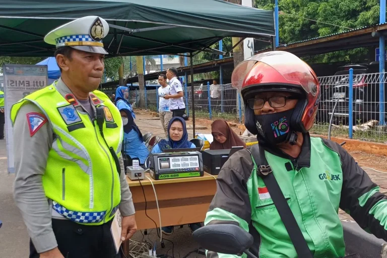 BYD Tabrak 5 Kendaraan di Jaksel: Lindas Ojol, Pengemudi Ditahan, Hasil Tes Urine Bikin Kaget