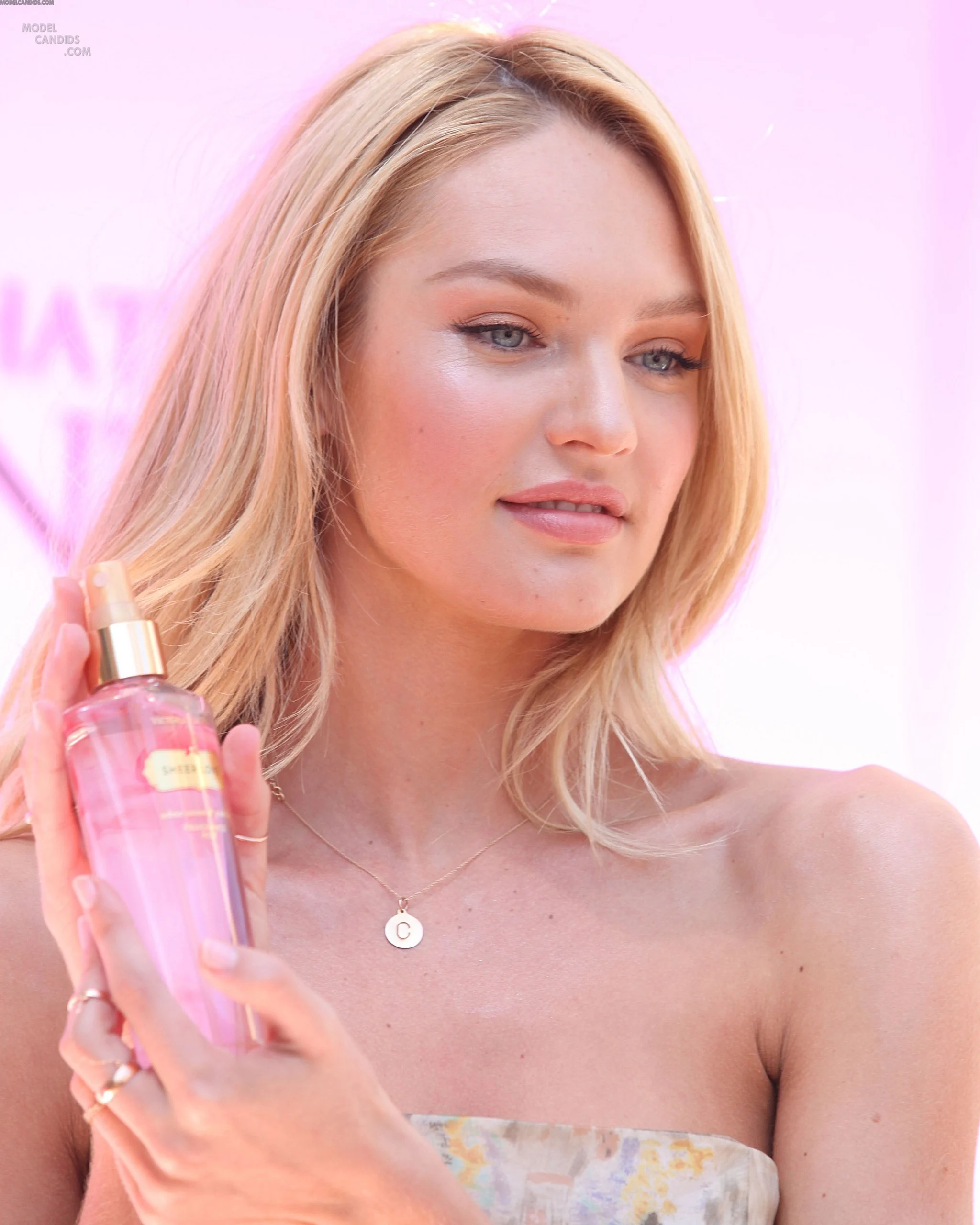 Candice Swanepoel Kembali Bersinar di Victoria's Secret 2026, Netizen Bandingkan dengan Kylie Jenner
