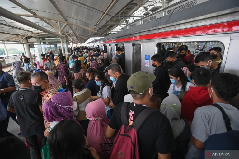 CCTV Palembang Jadi Sorotan: KAI Audit Ketat Stasiun Kertapati, Pencurian Kurir Terungkap Kamera