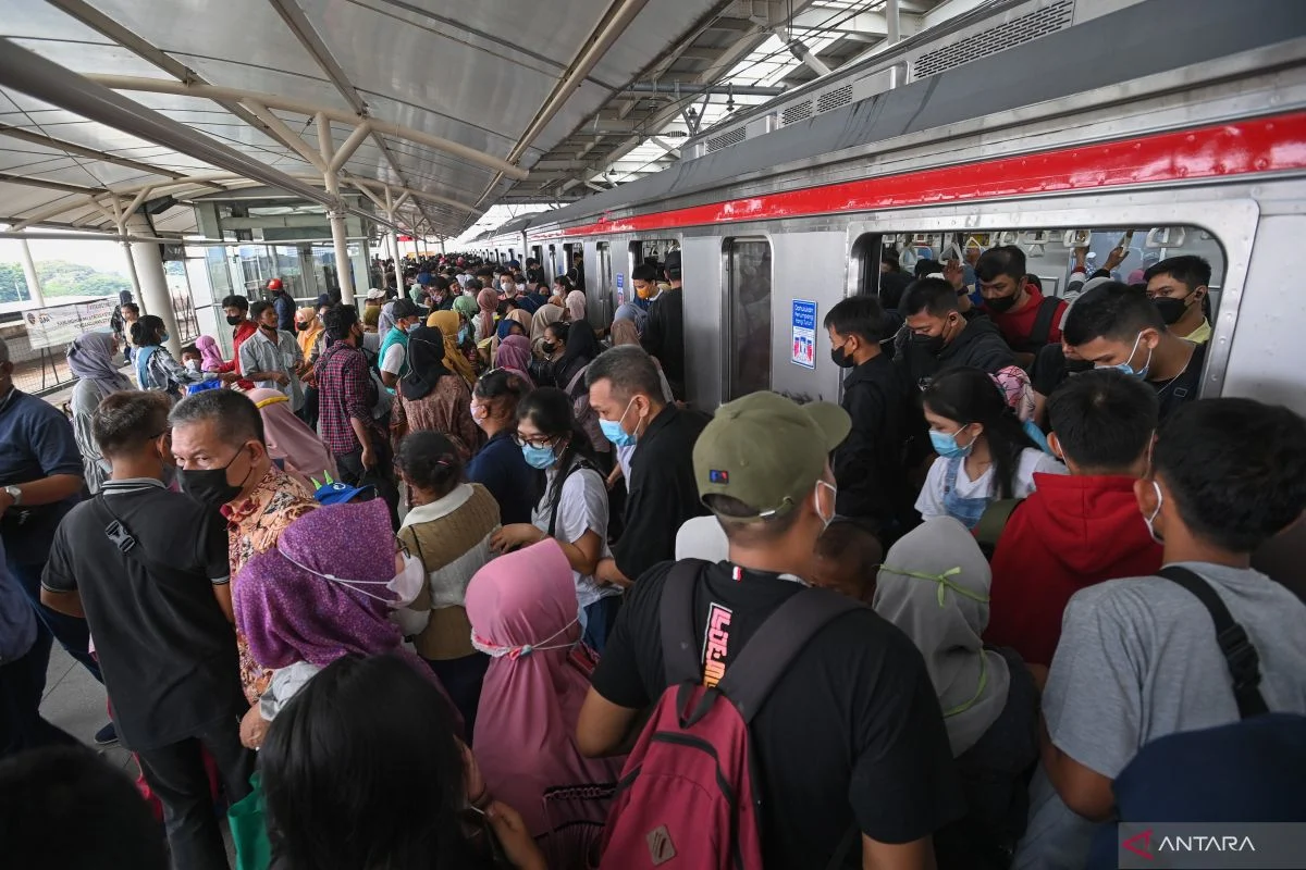 CCTV Palembang Jadi Sorotan: KAI Audit Ketat Stasiun Kertapati, Pencurian Kurir Terungkap Kamera