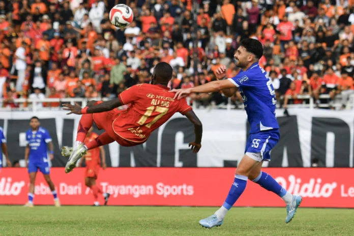 Comeback Dramatis di JIS: Persija Jakarta Bungkam Persik Kediri 2-1 dan Kokoh di Puncak Klasemen