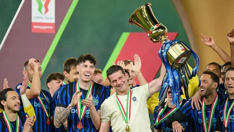 Cristian Chivu di Ambang Sejarah: Derby Milan Jadi Ujian Terberat Sekaligus Peluang Emas
