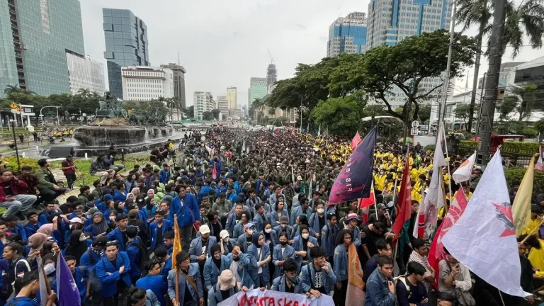 Demo Hari Ini 28 Oktober 2026: Mahasiswa Kepung Jakarta hingga Daerah, Suarakan 'Tepati atau Pergi' di Hari Sumpah Pemuda
