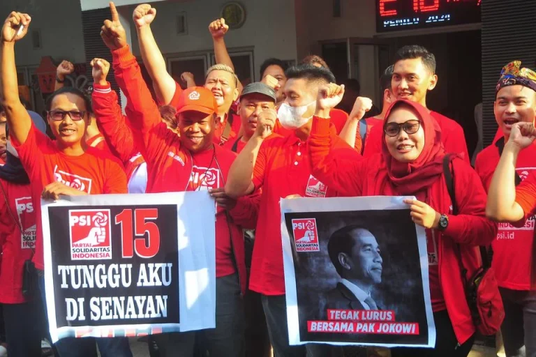 Denny Indrayana Walk Out, Gugatan Ijazah Gibran Berakhir Dramatis di PTUN