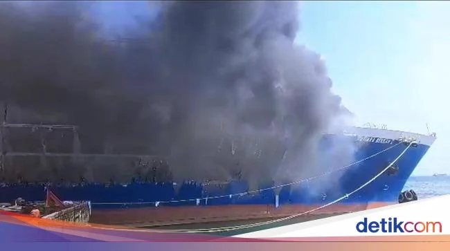 Deretan Kecelakaan Transportasi Terjadi Lagi, dari Kabut Asap Sampit hingga Kapal Feri Terbakar