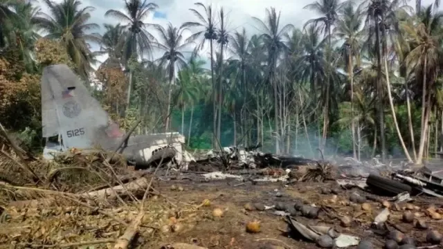 Detik-detik 2 Pesawat Militer Filipina Jatuh Terekam Kamera, 4 Pilot Tewas