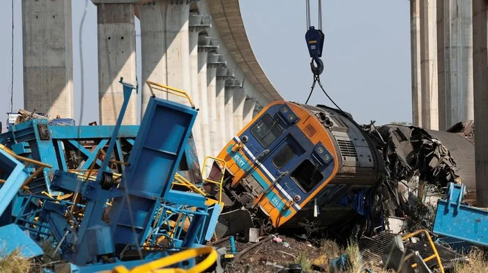 Detik-Detik Mengerikan Kereta Monorel Hantam Crane Tumbang di Sao Paulo, Operasional Sempat Lumpuh