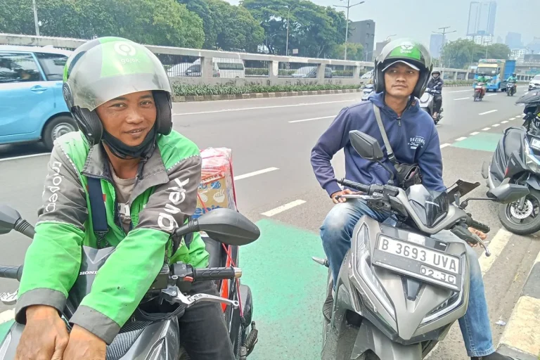 Di Balik Setiap Notifikasi: Getir Perjuangan Ojek Online yang Kini Harus 'Emot-Emotan' Demi Rp200 Ribu Sehari