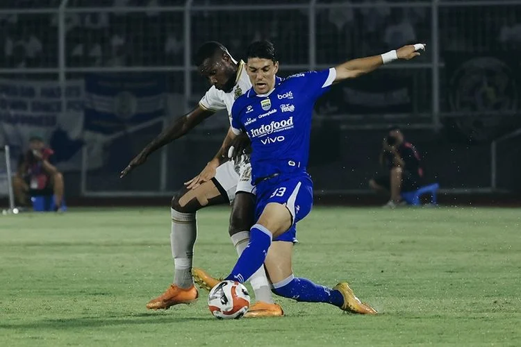 Dominik Holec Jadi Korban Gol Dramatis, Persib Bandung Bungkam Garudayaksa FC di Menit 90+1