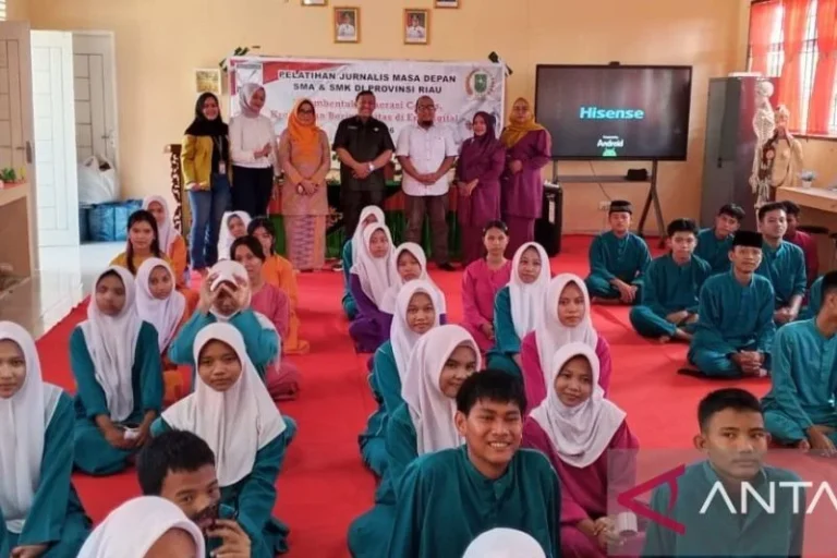 DPRD Riau Dorong Siswa SMAN 16 Jadi Duta Literasi Digital Lewat Pelatihan Jurnalistik
