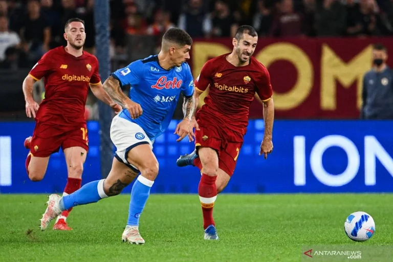 Drama 3-3 di Napoli: Balerdi Jadi Pahlawan, AS Roma Selamat dari Kekalahan