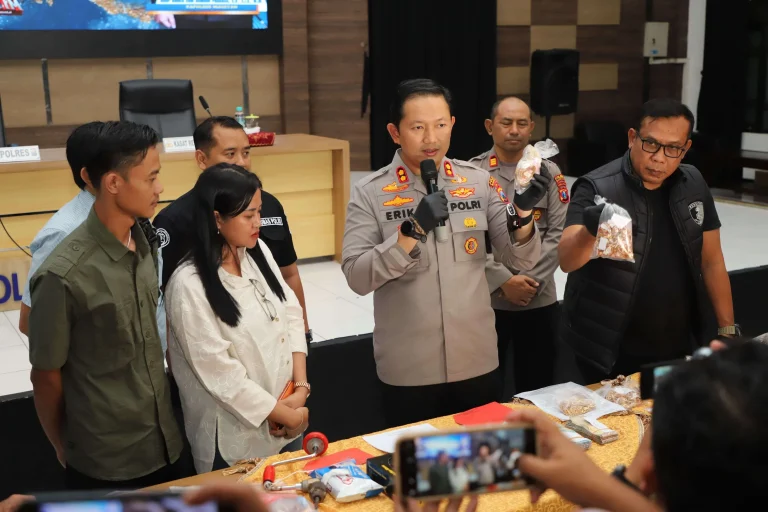 Dua Perampok Sadis Toko Emas Jember Dibekuk Kurang dari 24 Jam, Nyaris Kabur ke Bali gegara Utang Judi Online