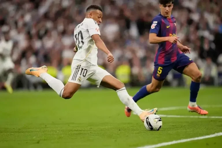 El Clasico Memanas: Mbappe Bawa Real Madrid Unggul, Barcelona Kejar Rekor Sempurna