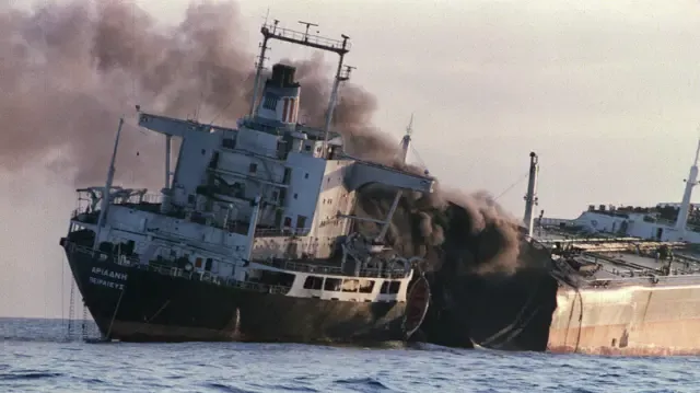 Empat Kapal Tanker Terbakar di Selat Hormuz, Ketegangan Global Memanas