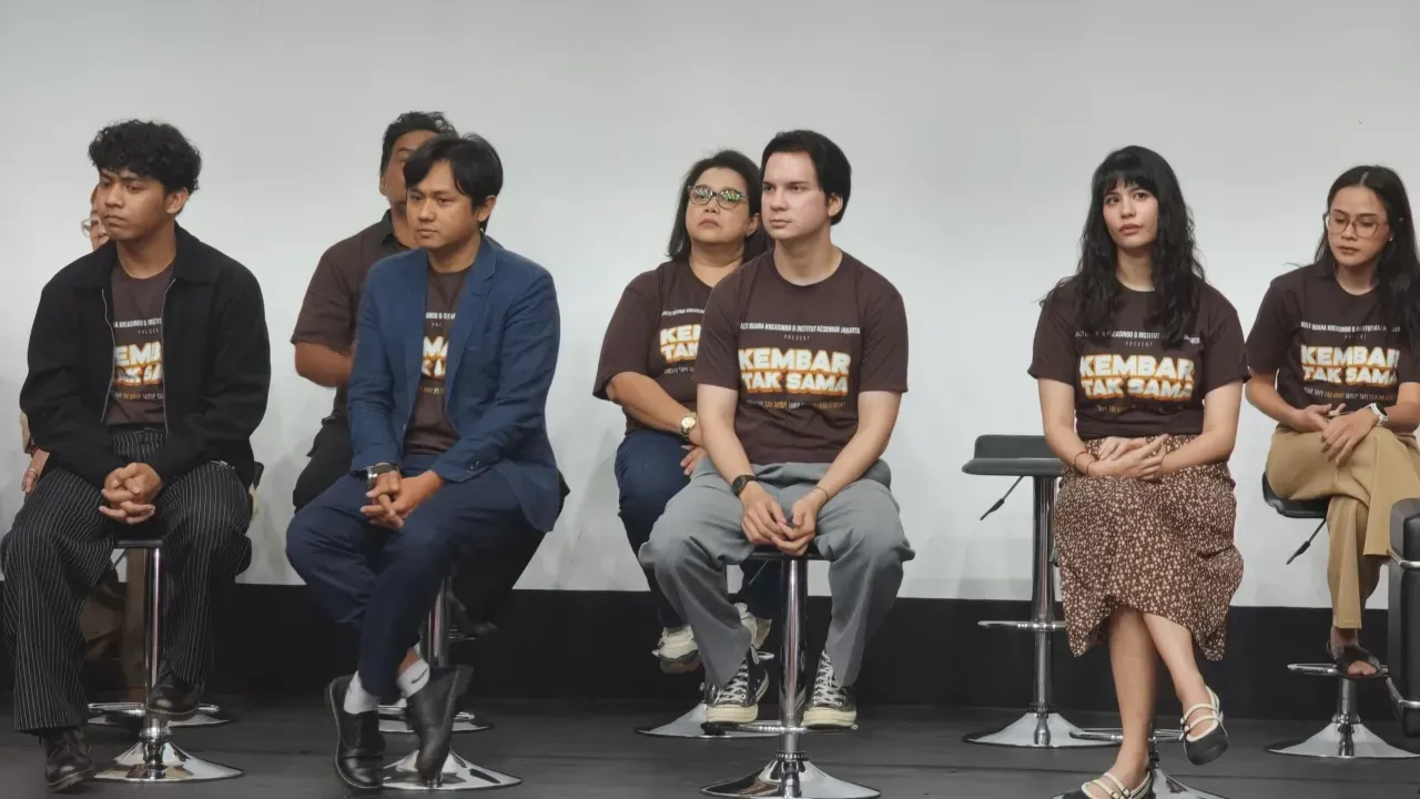 Endy Arfian Mainkan Dua Peran di KEMBAR TAK SAMA, Akui Tantangannya hingga Ketiduran di Set