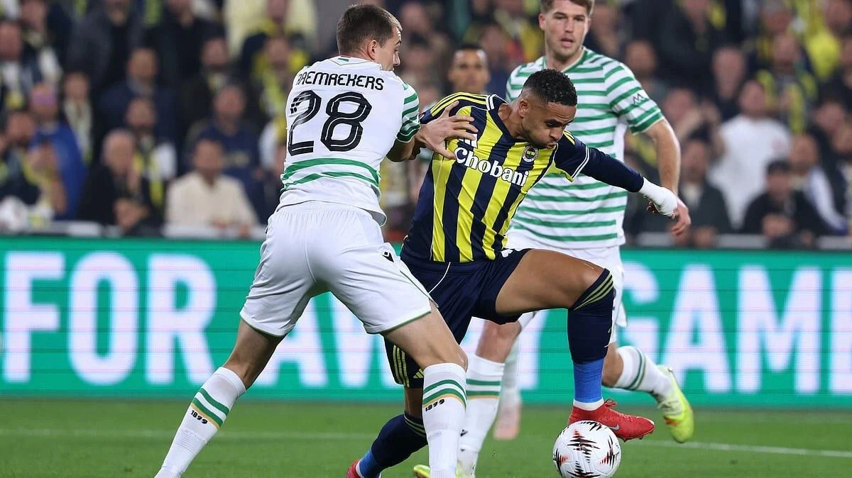 Fenerbahce Terpeleset! Keunggulan Dua Gol Pupus di Menit 90, Mimpi Buruk di Kandang Sendiri