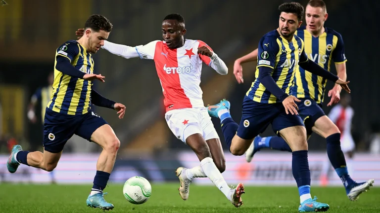 Fenerbahçe vs Slavia Praha 2-2: Dua Gol Cepat Tuan Rumah Buyar oleh Kačor di Menit 90