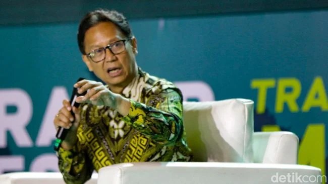 Foto Budi Gunadi Sadikin Pakai Tabung Oksigen Viral, Kemenkes Bantah Isu Sesak Napas