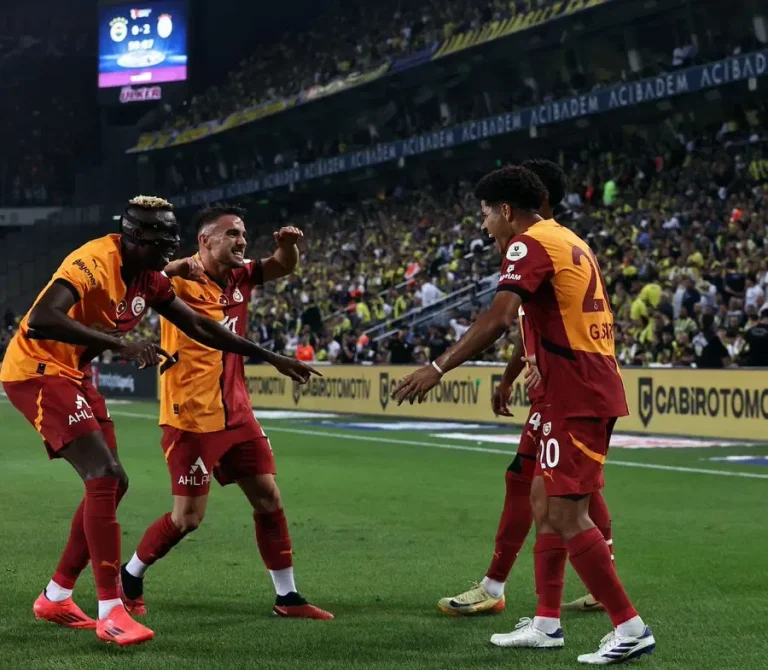 Galatasaray vs Fenerbahce: Osimhen Bersinar, Derbi Antarbenua Berakhir Ricuh dan Penuh Rekor