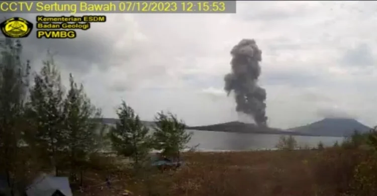 Gempa Mengguncang dari Flores hingga Mandailing Natal, Semeru dan Anak Krakatau Ikut 'Batuk' di Hari yang Sama