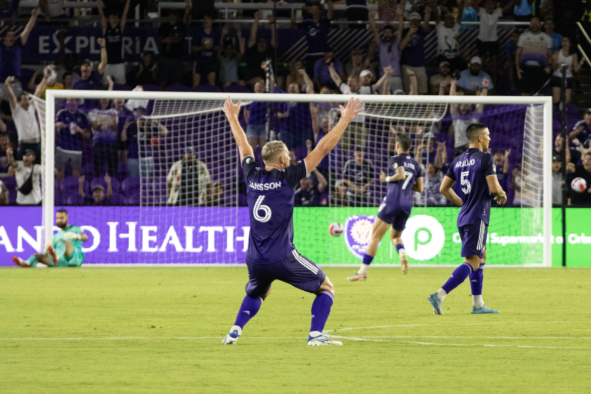 Gol Menit Ke-99 Shore Gagalkan Kemenangan Orlando City, Duel Orlando City vs New York City Berakhir 2-2