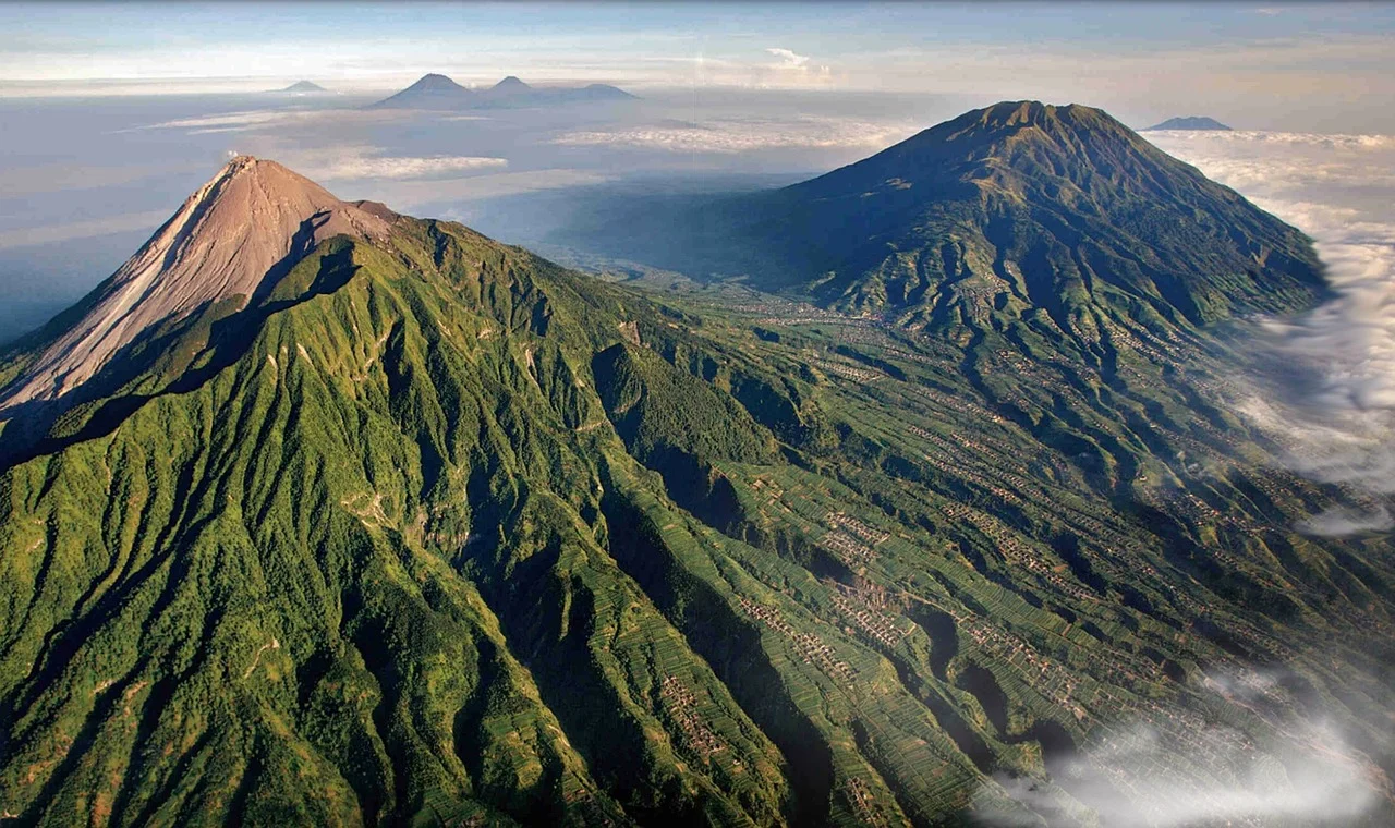 Gunung Ciremai Membara! Gubernur Dedi Mulyadi Turun Gunung Pimpin Pemadaman, Siapkan Insentif Rp250 Ribu per Hari