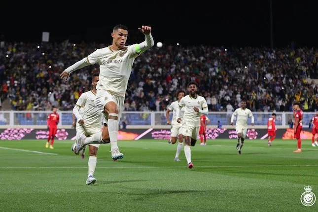 Hat-trick Cristiano Ronaldo Bawa Al-Nassr FC Menang Dramatis, Kini Hanya 15 Gol dari Rekor 1.000