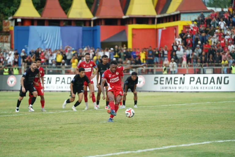 Ivan Mamut Jadi Penentu di Injury Time, Persija Comeback Dramatis Bungkam Persik di JIS