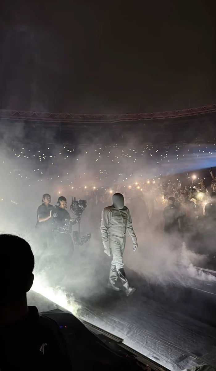 Jakarta Hari Ini: Dari Operator Kamera 30 Kg di Konser Kanye West hingga 53 Demo Mahasiswa yang Mengguncang Bundaran HI