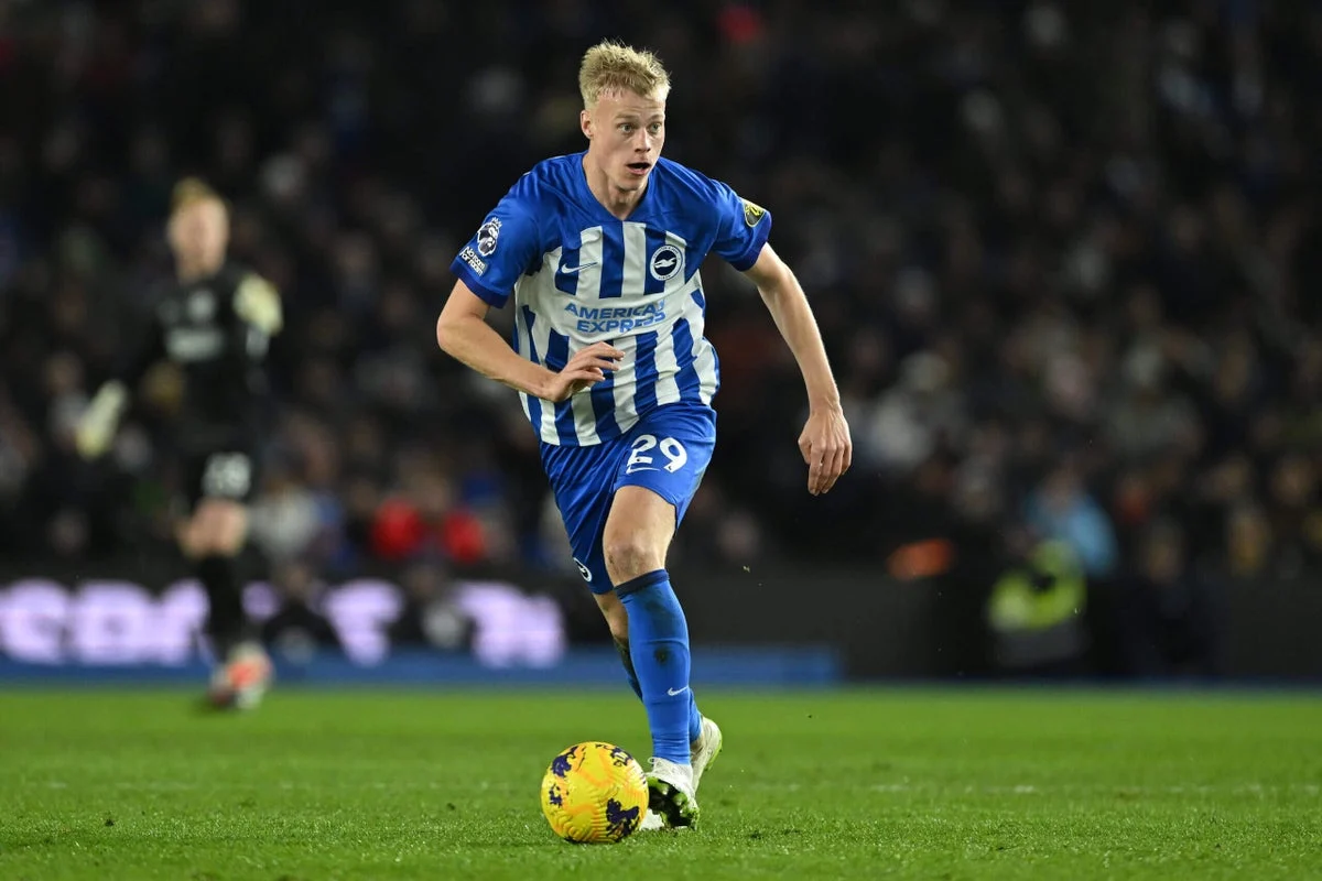 Jan Paul van Hecke Jadi Tembok Spurs: Gol Bunuh Diri Penders dan Kartu Merah Palmer Hancurkan Chelsea di Stamford Bridge