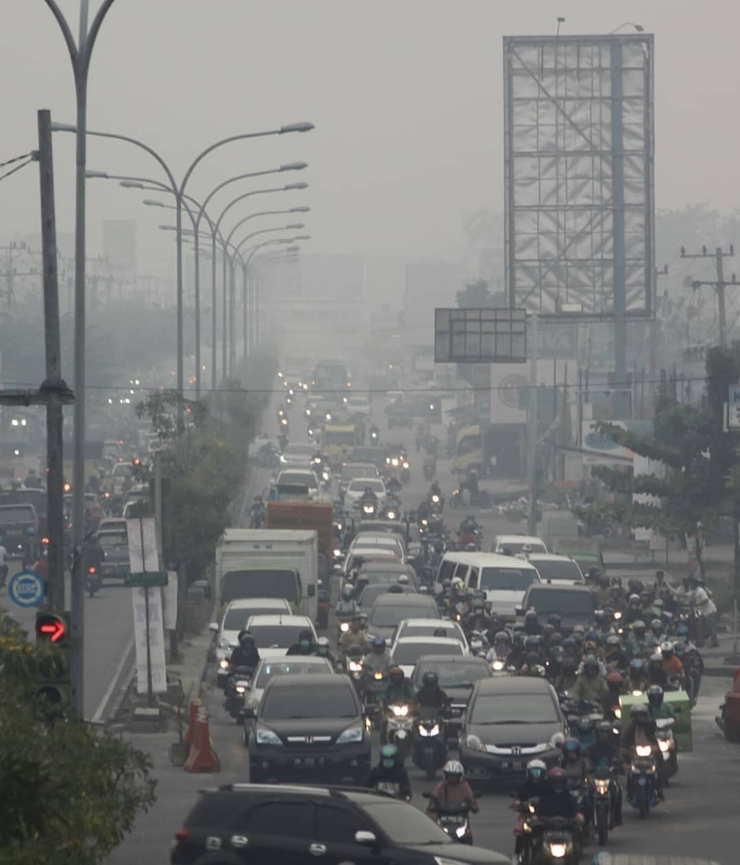 Kabut Asap Selimuti Pekanbaru, AQI 195 Udara Tidak Sehat Ancam Kesehatan Warga