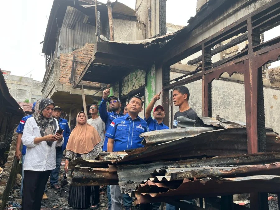 Kebakaran Hanguskan 17 Rumah di Jl Nilam, Demokrat Pekanbaru Salurkan Bantuan ke Korban Kebakaran di Jl Nilam