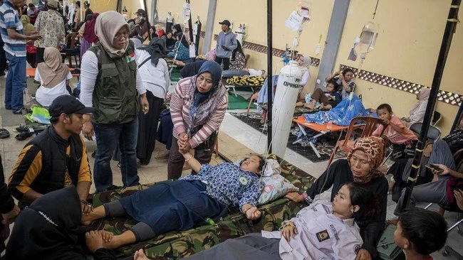 Keracunan MBG di Bogor: 92 Siswa SMP Cisarua Dilarikan ke Rumah Sakit, Warga Cirebon Geruduk Dapur SPPG