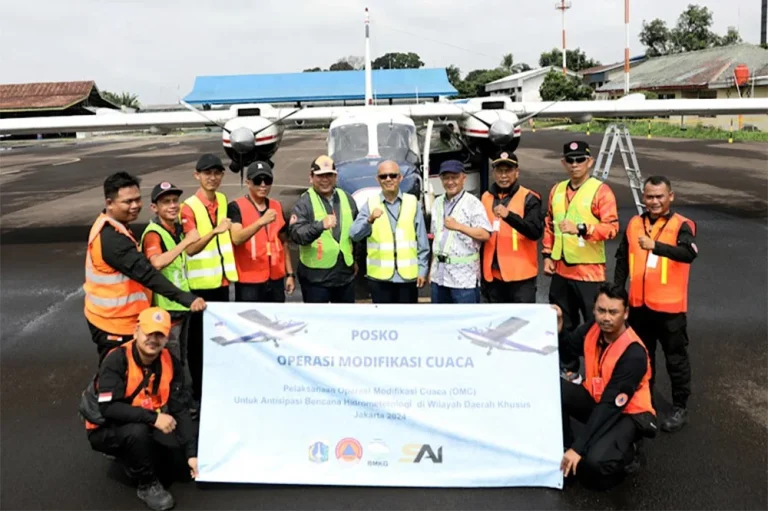 Langit Indonesia Dikepung Operasi Modifikasi Cuaca: 9 Pesawat Tempur Api Hingga Semburan Garam Redam Polusi Jakarta