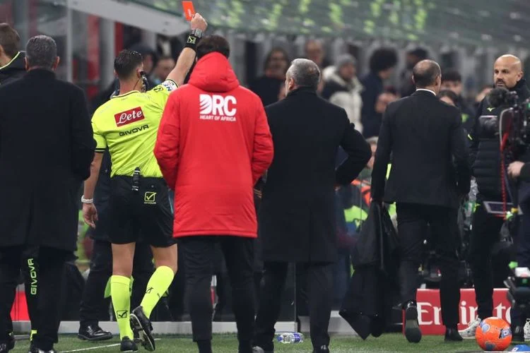 Lazio di Puncak Serie A: Gol Kontroversial Prawnuk Mussolini dan Bisnis Maritim yang Mengguncang Italia