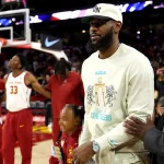 LeBron James di Pusaran Kontroversi: Barkley Sebut Aksi saat Lagu Kebangsaan 'Tidak Hormat'