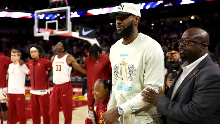 LeBron James di Pusaran Kontroversi: Barkley Sebut Aksi saat Lagu Kebangsaan 'Tidak Hormat'