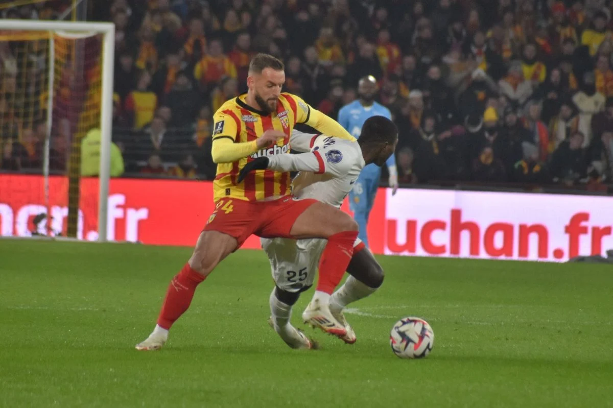 Lens vs Paris FC: Duel Sengit di Bollaert, Ambisi Puncak Klasemen Terhalang Tembok Sang et Or
