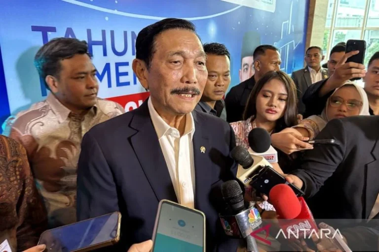Luhut Buka Suara Soal Usulan Definisi Korupsi, Publik Justru Ramai-ramai Menolak