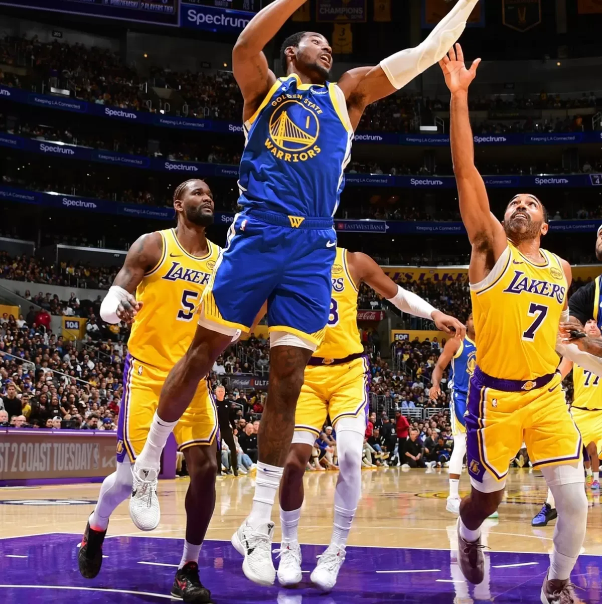 Luka Doncic Pimpin Lakers Hancurkan Warriors 127-105 di Laga Pembuka Musim NBA