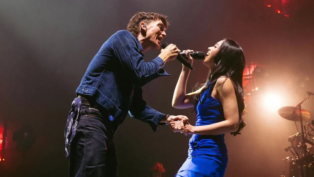 Lyodra Jadi Kejutan di Konser LANY Jakarta, Duet 'Stuck' Bareng Paul Klein Bikin Indonesia Arena Bergemuruh