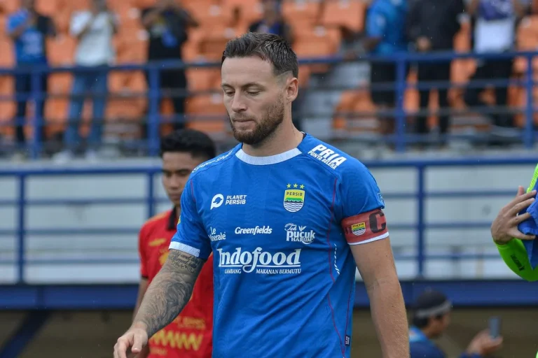 Marc Klok Comeback, Persib Bandung Buru Kemenangan demi Perbaiki Klasemen Persib Bandung