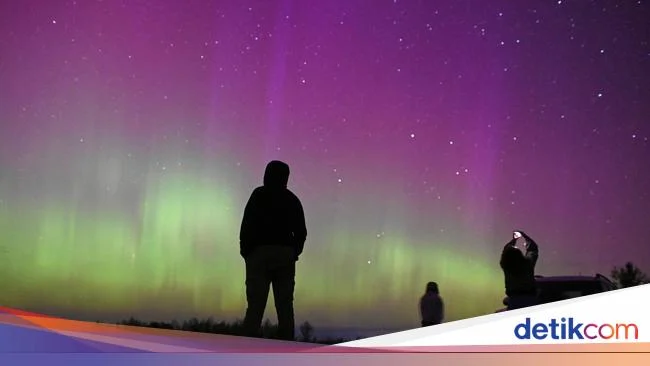 Misteri Langit Oktober: Saat Saturnus Berdekatan dengan Bulan dan Asap Karhutla Dikhayalkan Menembusnya