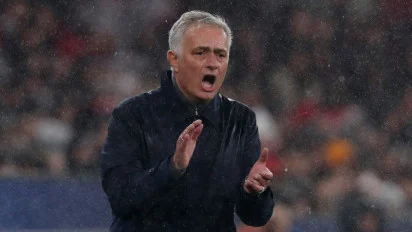 Mourinho Sindir Fans Barcelona Usai Real Madrid Menang Dramatis di Camp Nou