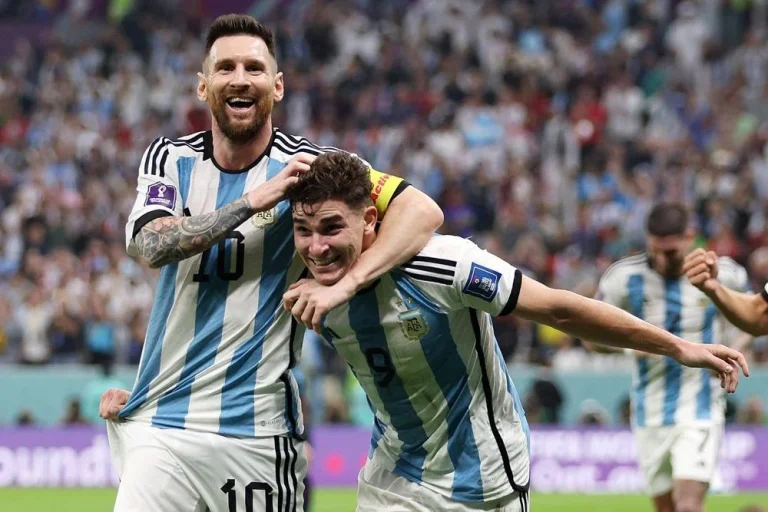 Nomor 10 Argentina Tanpa Messi: Romero Sebut Julian Alvarez Paling Pantas, Sementara Messi Tutup Karier dengan Rekor Fantastis