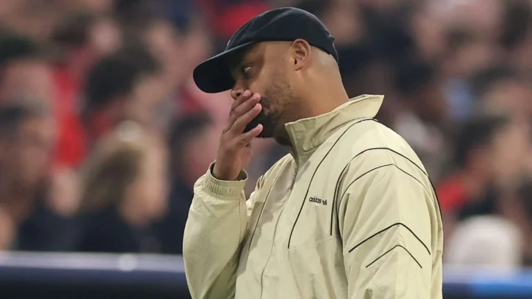 Pelatih Bayern Muenchen Vincent Kompany Kolaps di Lapangan, Dilarikan ke Rumah Sakit
