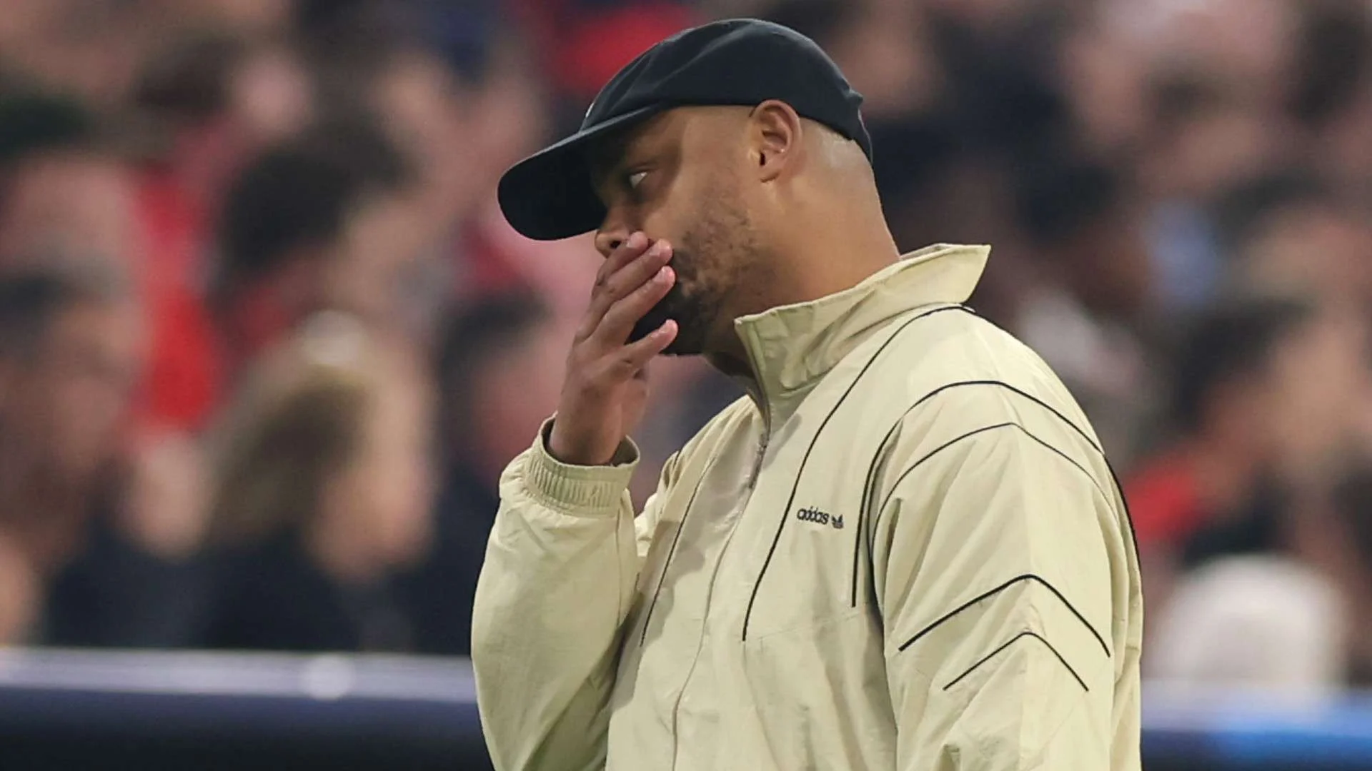 Pelatih Bayern Muenchen Vincent Kompany Kolaps di Lapangan, Dilarikan ke Rumah Sakit