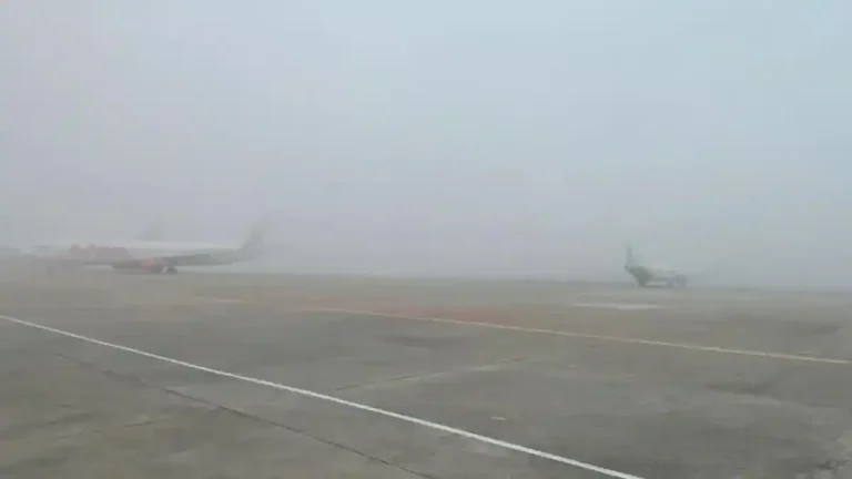 Penerbangan Bandara SSK II Pekanbaru Hari Ini Normal, Jarak Pandang 1.500 Meter Meski Kabut Asap