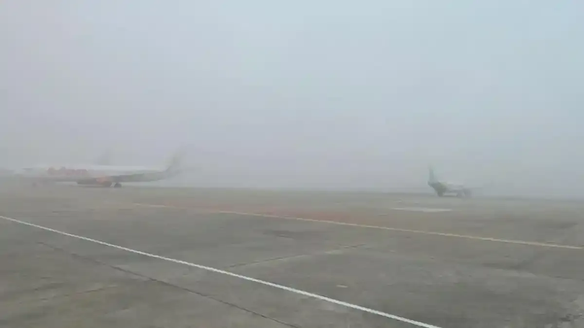Penerbangan Bandara SSK II Pekanbaru Hari Ini Normal, Jarak Pandang 1.500 Meter Meski Kabut Asap